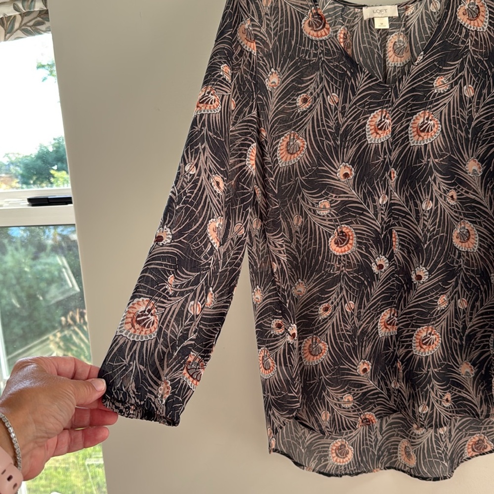 LOFT Outlet Women's Long Sleeve V-Neck Dk. Gray Sheer Floral Blouse- Size M - Picture 3 of 8